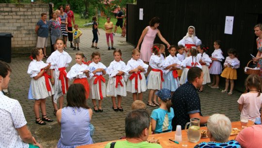 Vystoupení dětského folklórního souboru Střešnička