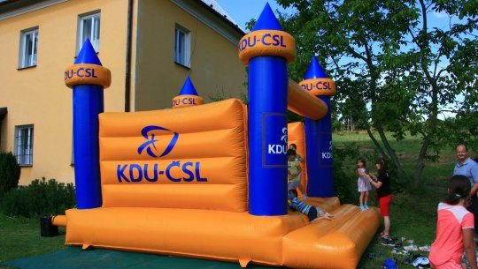 Skákací hrad pro děti poskytla KDU-ČSL